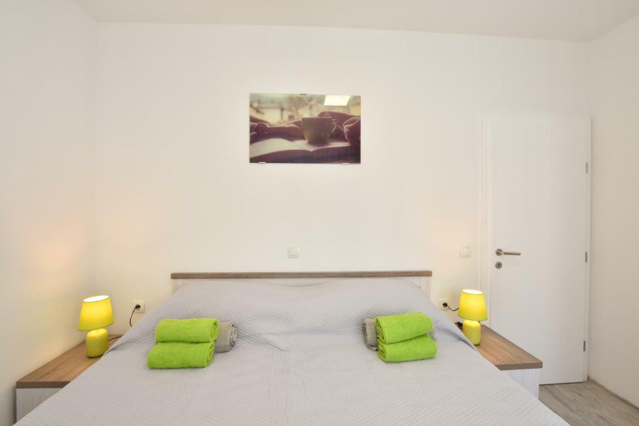 Apartmani Iva&Ante Dugi Rat Exterior photo